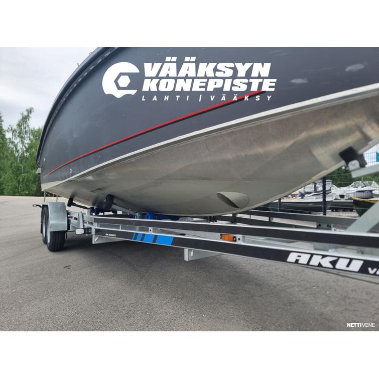 Falcon BR 8 + Mercury F300