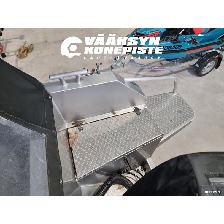 UMS 805DC TUNA + Mercury F200