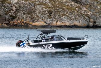 Finnmaster Husky R8 + Mercury V300 XL AM ES V8