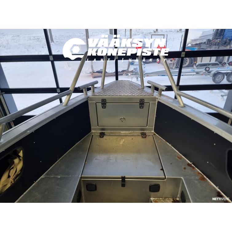 UMS 805DC TUNA + Mercury F200