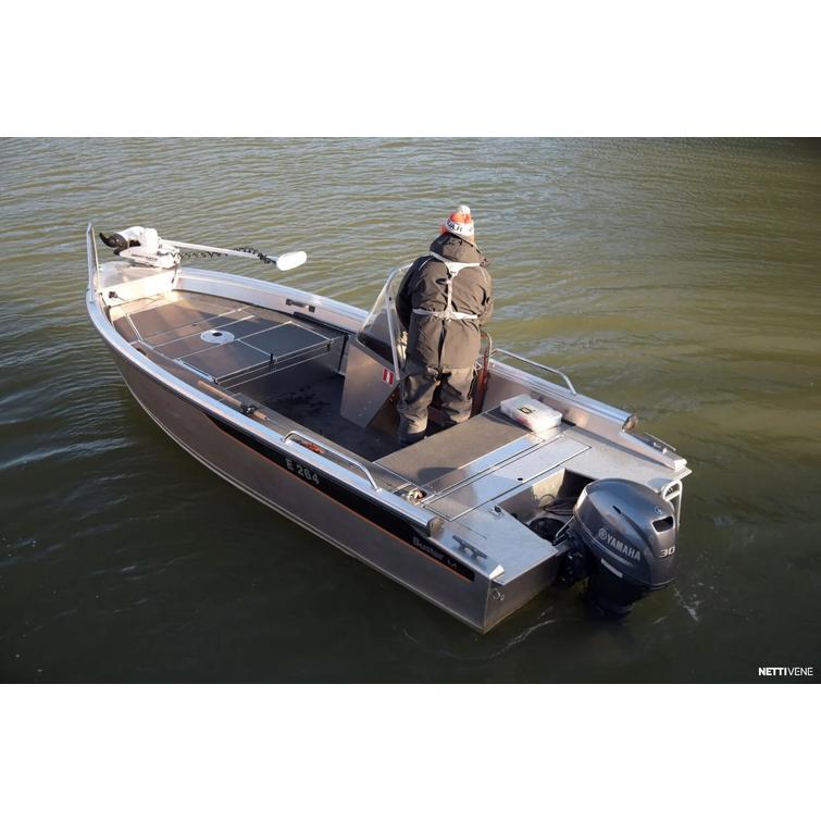 Buster M1 Fishing Ed + Yamaha F40 FELT